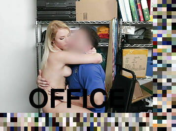 Shoplifter Dixie Lynn opens her pussy for officer's cock to avoid troubles