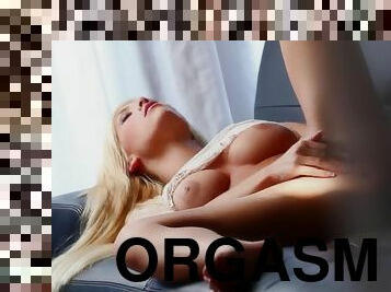 Tasha Reign spends her afternoon rubbing her pussy to orgasm