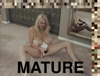 Nasty mature Kelly Madison masturbates on the floor