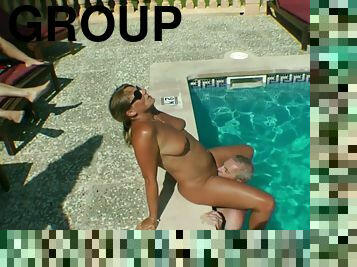 gros-nichons, en-plein-air, public, ejaculation-sur-le-corps, milf, maman, allemand, sexe-de-groupe, pute, piscine