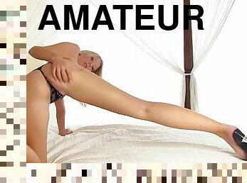 amateur, blonde, canapé, solo, talons-hauts, diffusion, taquinerie