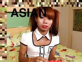 18Yo Schoolgirl Ladyboy Kimmy Demonstrates Her Toys