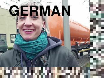 GERMAN SCOUT - Schlankes Punk Teenie mitten in Berlin getroffen und gefickt