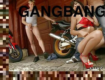 orgie, en-plein-air, public, anal, babes, gangbang, sexe-de-groupe, sur-le-visage, ejaculation, motard