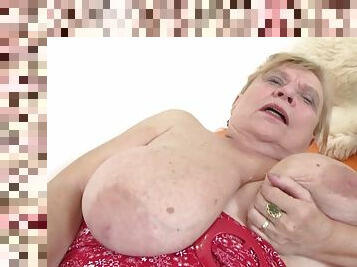 gros-nichons, poilue, vieux, chatte-pussy, amateur, granny, plus-agée, seins