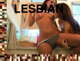 רחצה, בחוץ, כוס-pussy, חתיכות, לסבית-lesbian, נוער, לעשות-עם-האצבע, צעירה-18, זיונים, מדהים