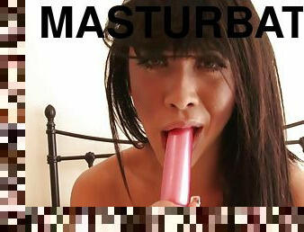 masturbation, fitta-pussy, leksak, slyna, ung18, kåt, dildo, fitta, brunett, små-bröst