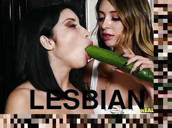 כוס-pussy, לסבית-lesbian, חברה, צעירה-18, חרמןנית, מתוקה, יפה, מדהימה, שחרחורת, ירק