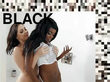 Black teen Kandie Monae gets a good cunt munching in the shower.