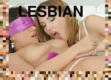 lesbian, pornstar, main-dengan-jari, rambut-kuning, keriting, manis
