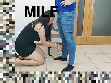 blowjob-seks-dengan-mengisap-penis, jenis-pornografi-milf, teransang, mengagumkan, sex-dengan-berpakaian