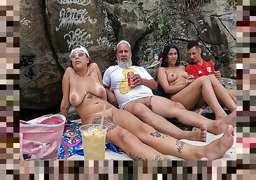 Ma Santos - Uma Galera Bem Descontraida Na Praia Naturista De Abrico No Rio De Janeiro 25 Min