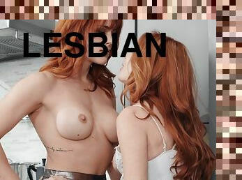 Lesbian babes choose to lick cunts instead of dining