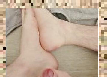 papa, masturbation, amateur, ejaculation-sur-le-corps, gay, branlette, pieds, ejaculation, fétiche, solo