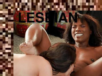 inseland, pasarica, bunaciuni, muie, intre-rase, lesbiana, latina, negru, sarutand, aiurita