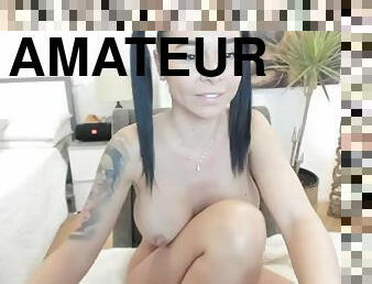 gros-nichons, masturbation, amateur, milf, jeune-18, gode, solo, brunette