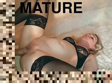 Very painful anal sex for a mature blonde in nylon stockings