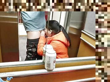 Public Blowjob in the elevator