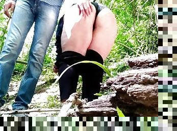 cul, poilue, maman-et-garçon, en-plein-air, pisser, public, chatte-pussy, russe, amateur, milf