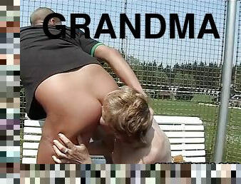 bestemor, gammel, utendørs, offentlig, anal, blowjob, cumshot, besta, hardcore, tysk