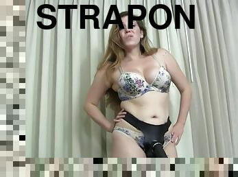 strapon, perempuan-afrika, interracial, alat-mainan, bdsm, hitam, pov, alat-mainan-untuk-kemaluan, biseksual