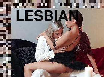 כוס-pussy, חתיכות, לסבית-lesbian, כוכבת-פורנו, לעשות-עם-האצבע, גינגי, בלונדיני, ספה, יושבת-על-הפנים, רטוב