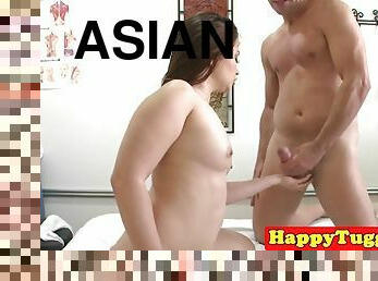 asiatique, ejaculation-sur-le-corps, branlette, massage, espion, caché