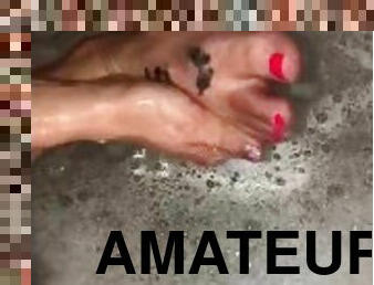 baignade, amateur, milf, massage, pieds, point-de-vue, fétiche, douche, solo, branlette-avec-les-pieds