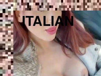 tetas-grandes, público, madurita-caliente, coche, italiano, tetas, exhibicionismo