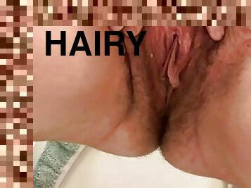 Pissing hairy cunt