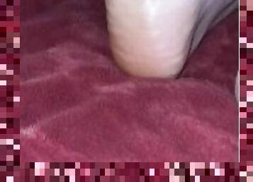 amateur, ejaculation-sur-le-corps, black, couple, pieds, point-de-vue, ejaculation, fétiche, branlette-avec-les-pieds, orteils