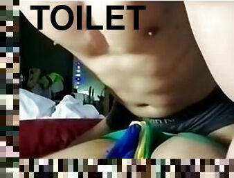 Pinoy handsome muscular boyfriend go to the bathroom twinks fuck bareback in the toilet