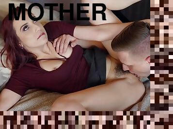 גינגי, אמא-mother