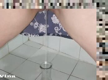 garrafa, mijando, cona-pussy, amador, maduro, mulher-madura, bbw, fetiche, chuveiro, depilada