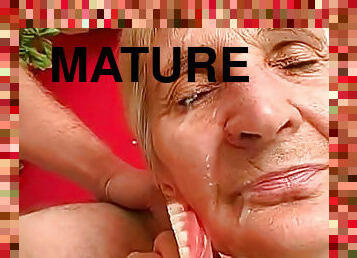 mature, fellation, granny, hardcore, sur-le-visage, blonde, rasé, petits-seins