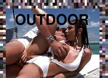 Tanned babe in bikini fuck outdoors in her pussy