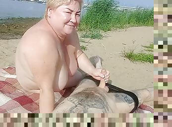 masturbation, public, russe, amateur, fellation, ejaculation-sur-le-corps, milf, branlette, belle-femme-ronde, plage