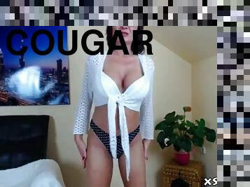 Cute cougar woman cumming on camshow