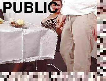 velho, na-rua, público, cona-pussy, chupanços, punheta, casal, minisaia, jovem18, mais-velho