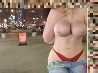 BUSTY SLUT TOPLESS IN NYC