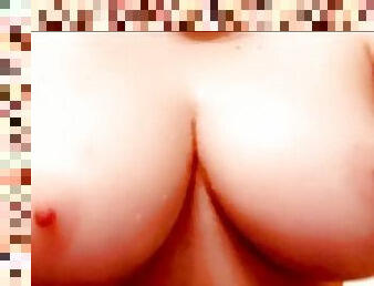 Perfect tits bouncing!