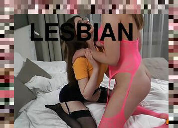 rusia, lesbian-lesbian, remaja, mainan, stocking-stockings, pakaian-dalam-wanita, berambut-cokelat, payudara-kecil