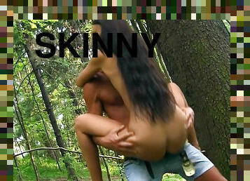 Skinny brunette in nature fuck