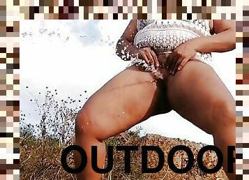 cul, gros-nichons, clito, mamelons, en-plein-air, pisser, chatte-pussy, amateur, milf, latina