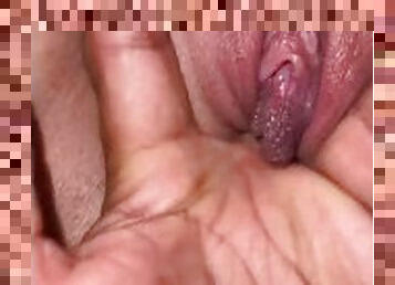 kadının-cinsel-organına-dokunma, mastürbasyon-masturbation, boşalma, amcık-pussy, fışkıran-su, amatör, vajinadan-sızan-sperm, vajina, sert