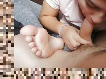 Teen Blowjob while shows feet foot soles with cumshot