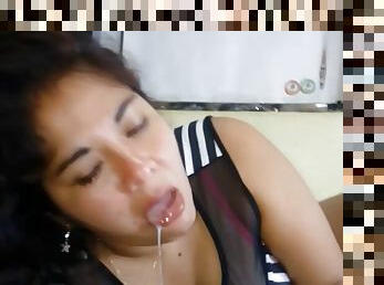 The best blowjob in the world this Latina knows how to wet a cock and how to extract the semen with her mouth cucumber