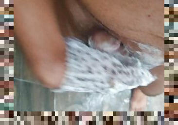 baignade, masturbation, ejaculation-sur-le-corps, branlette, secousses, ejaculation, fétiche, douche, solo