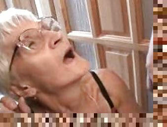 Granny threesome with toothless slut