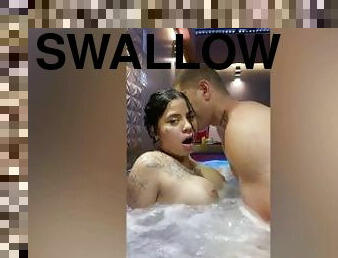 safada do peitão fudendo e gozando na jacuzzi  Fernanda Ribeiro